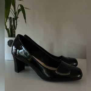 Croft & Barrow Size 7 Black Heels with Front Buckle
